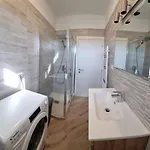 شقة Sunny Centralapartment -3 Bedrooms ,private Parking