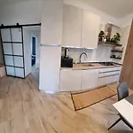 Sunny Centralapartment -3 Bedrooms ,private Parking *