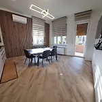 Sunny Centralapartment -3 Bedrooms ,private Parking Appartement *