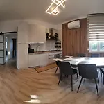 Sunny Centralapartment -3 Bedrooms ,private Parking Appartement *