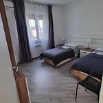 Sunny Centralapartment -3 Bedrooms ,private Parking 아파트