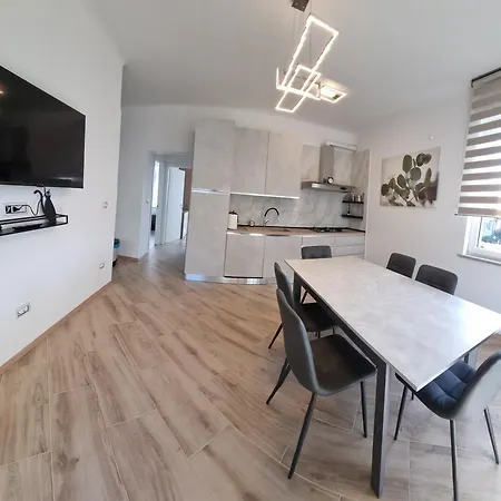 Apartament Sunny Centralapartment -3 Bedrooms ,private Parking