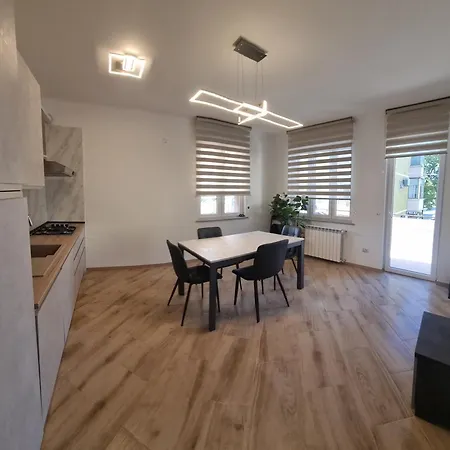 Sunny Centralapartment -3 Bedrooms ,private Parking