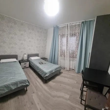 Sunny Centralapartment -3 Bedrooms ,private Parking Apartament *