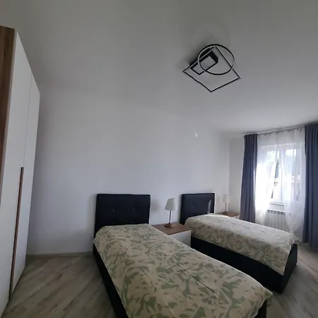 Sunny Centralapartment -3 Bedrooms ,private Parking 아파트