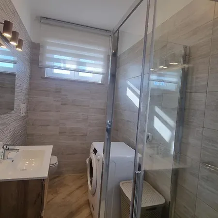 Sunny Centralapartment -3 Bedrooms ,private Parking