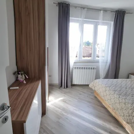 Sunny Centralapartment -3 Bedrooms ,private Parking شقة *