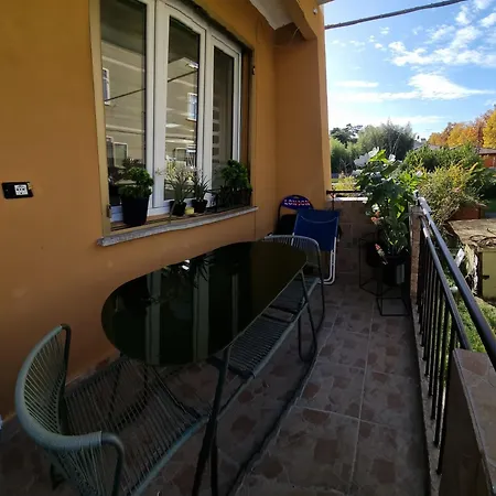 Sunny Centralapartment -3 Bedrooms ,private Parking *