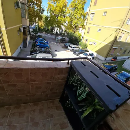 Sunny Centralapartment -3 Bedrooms ,private Parking