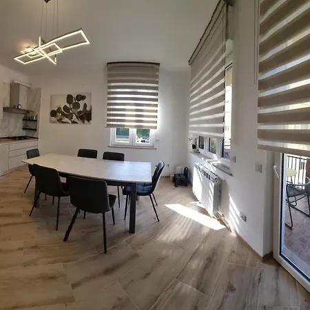 Sunny Centralapartment -3 Bedrooms ,private Parking