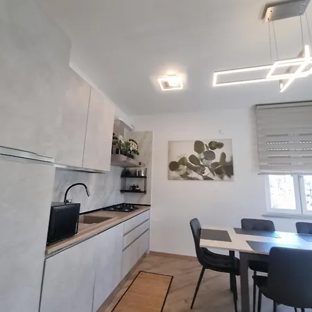 Sunny Centralapartment -3 Bedrooms ,private Parking Appartement