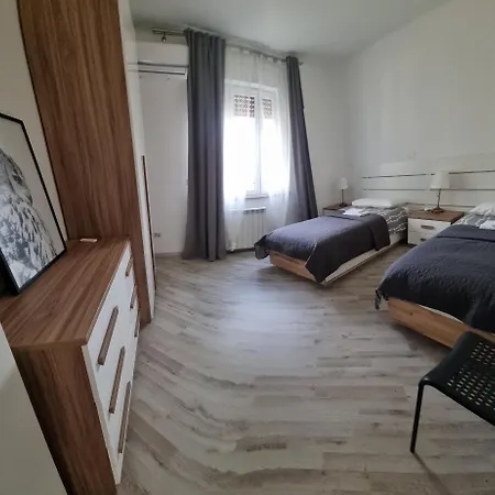 Sunny Centralapartment -3 Bedrooms ,private Parking